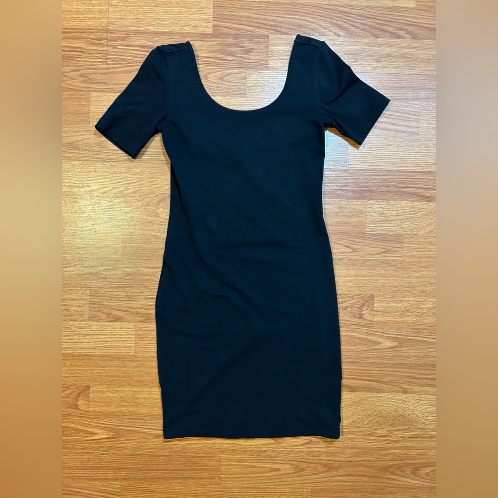 Forever 21 Black Short Sleeve Scoop-neck Bodycon Dress size Small